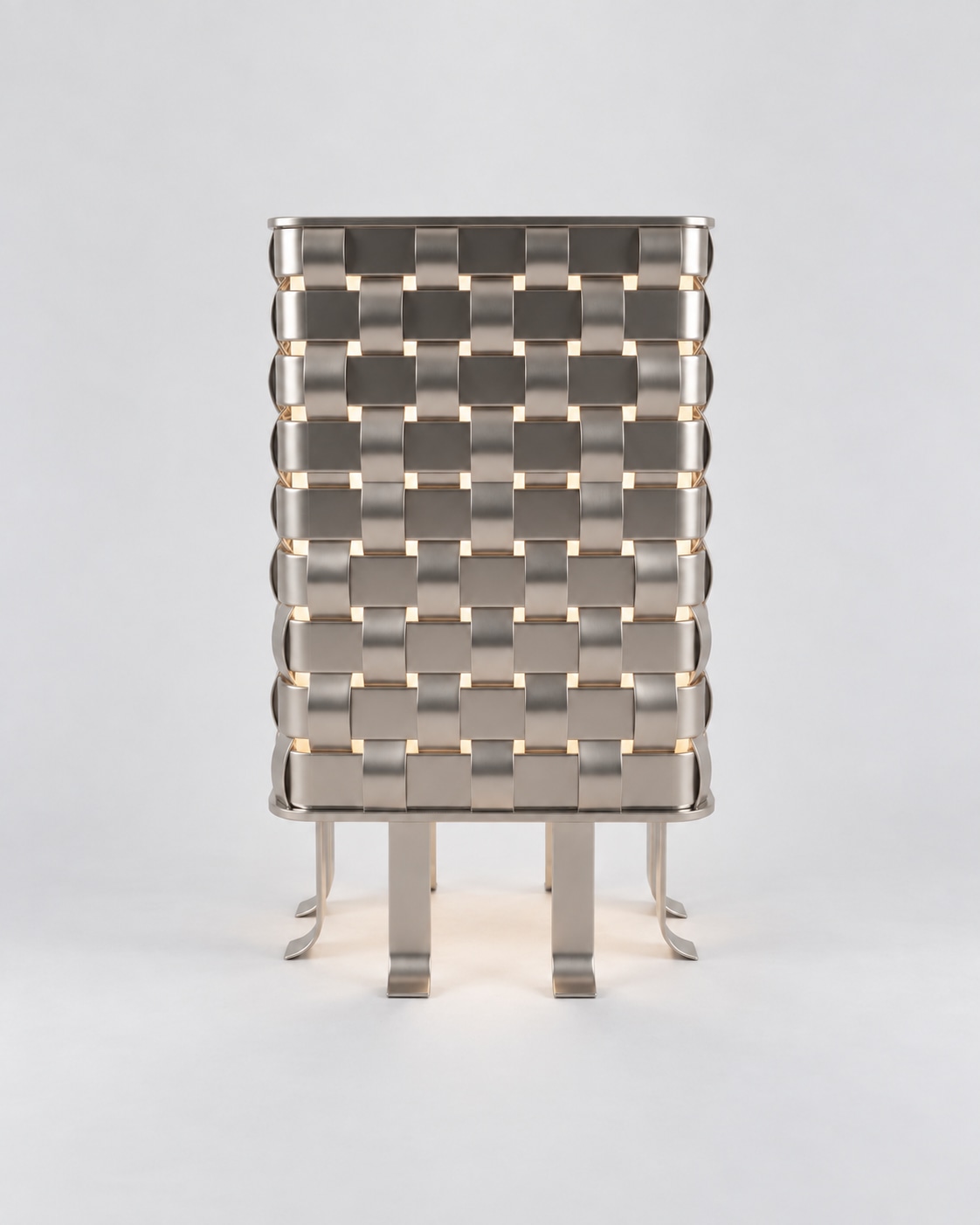 OT lamp by Hilykan – woven stainless-steel table lamp, front view
